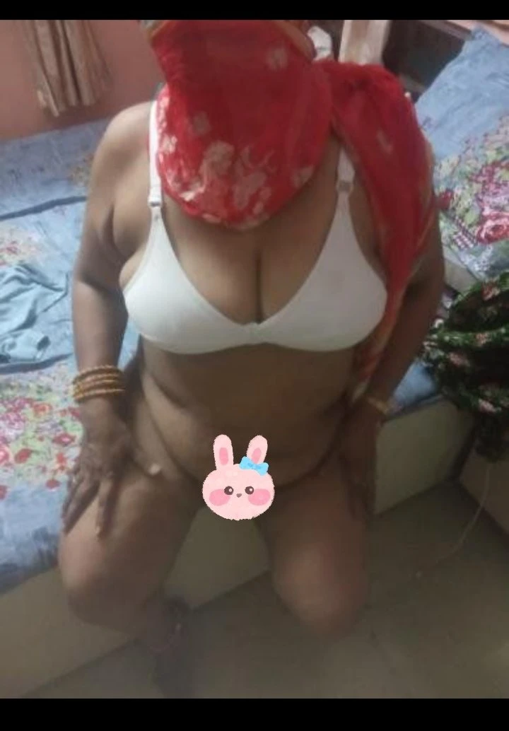 Neha (Cam and real meet) – Indian escort in Mumbai — 4 / 6