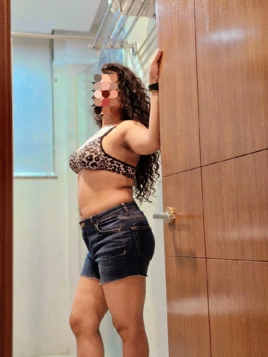 Radhika Sen – Indian escort in Kolkata — 4 / 8