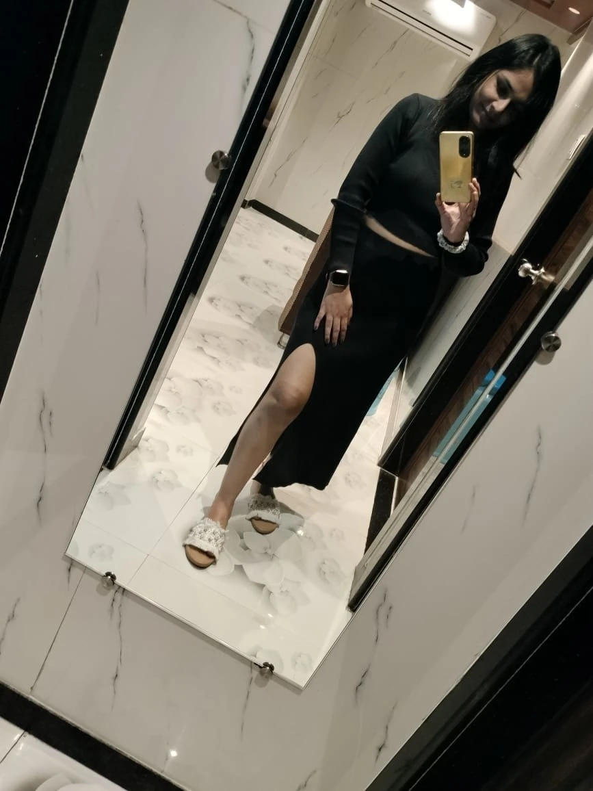 Mona – Indian escort in Mumbai — 2 / 4
