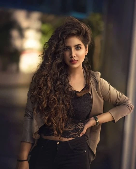 Elite Model O3493OOO66O – Pakistani escort in Karāchi — 9 / 16