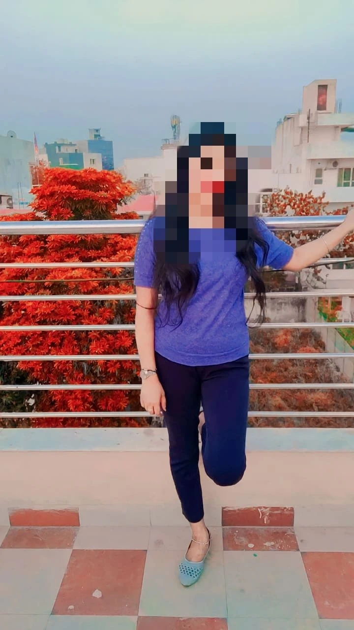 Janvi Cam & Real Meet – Indian escort in New Delhi — 2 / 3