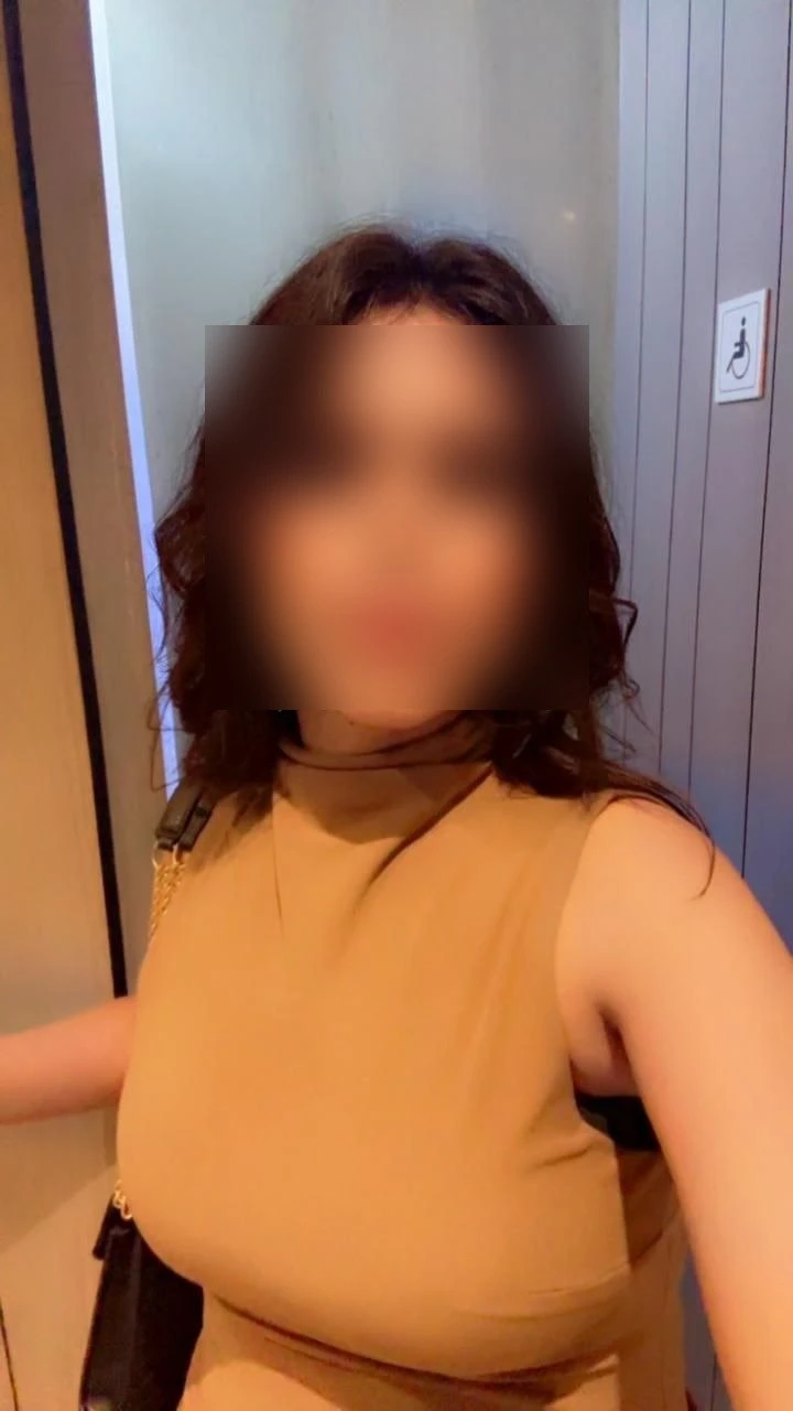 Priya – Indian escort in Mumbai — 3 / 6
