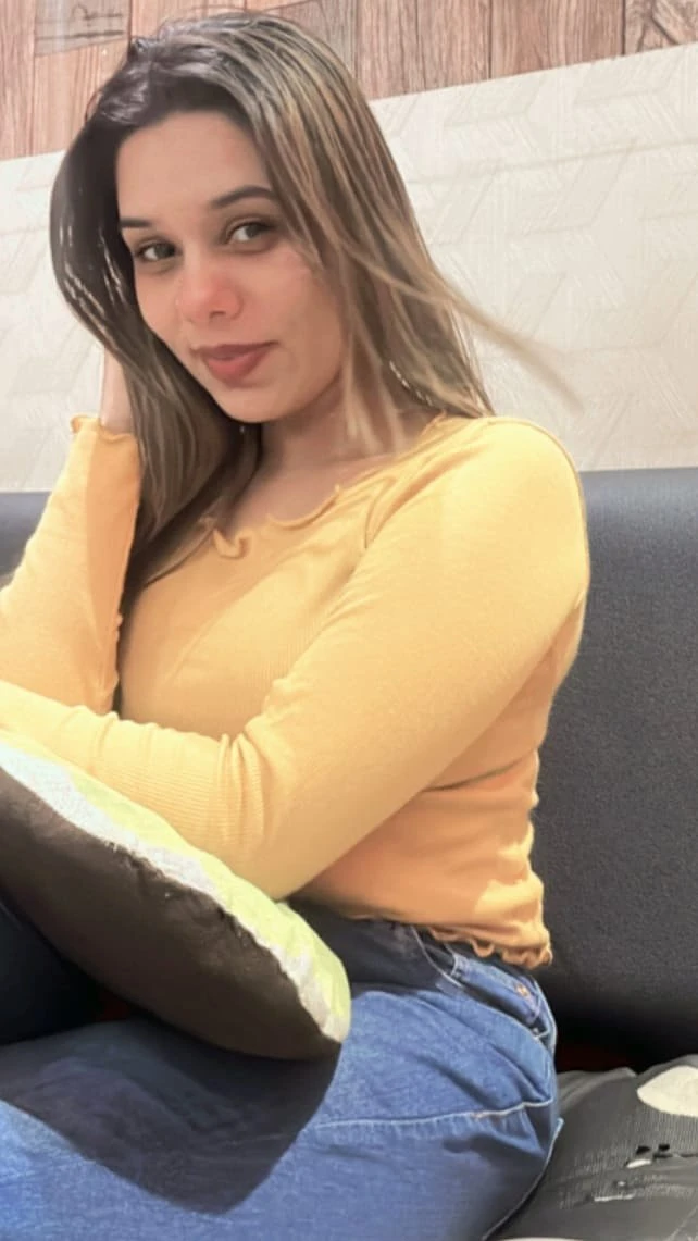 Sanvi Kapoor – Indian escort in Hyderabad — 1 / 3
