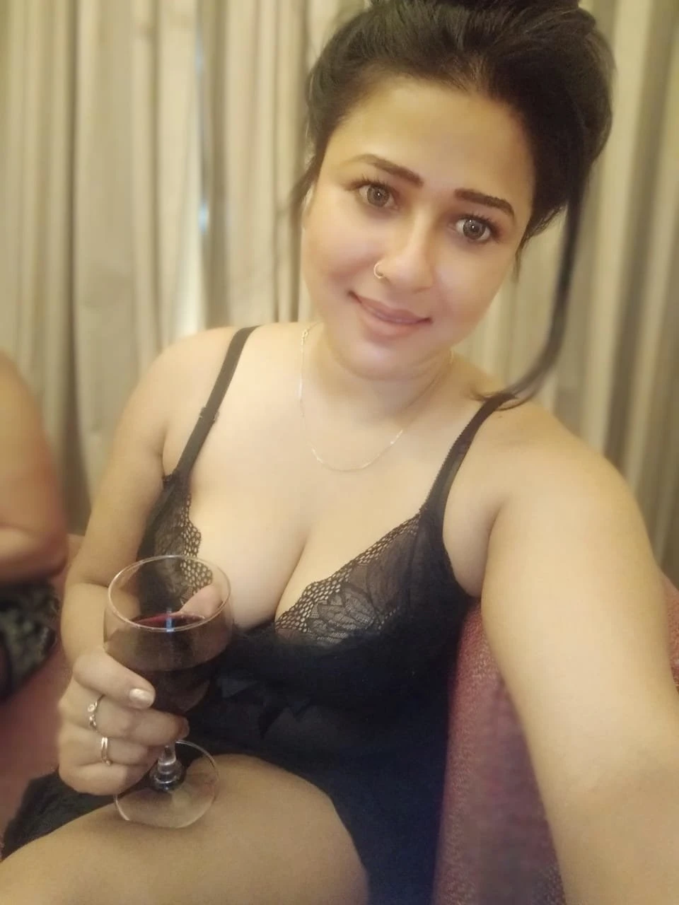 Real Meet Cash Payment Hand To Hand – Indian escort in Pune — 2 / 5