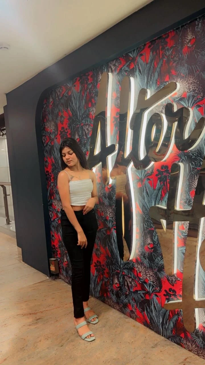 Janvi Sharma – Indian escort in Hyderabad — 4 / 6