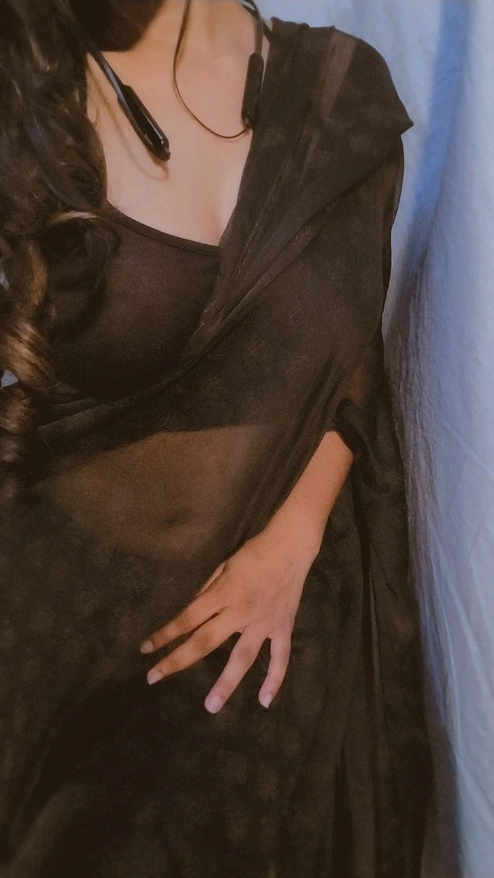 Sexy Riya Only Cam Service – Indian escort in New Delhi — 3 / 5