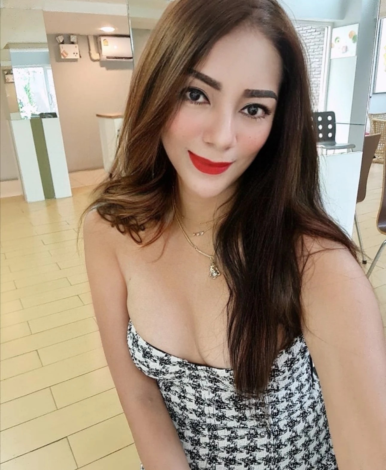 Deep French kisser Audrey. 2 days left – Brazilian escort in Hyderabad — 23 / 31
