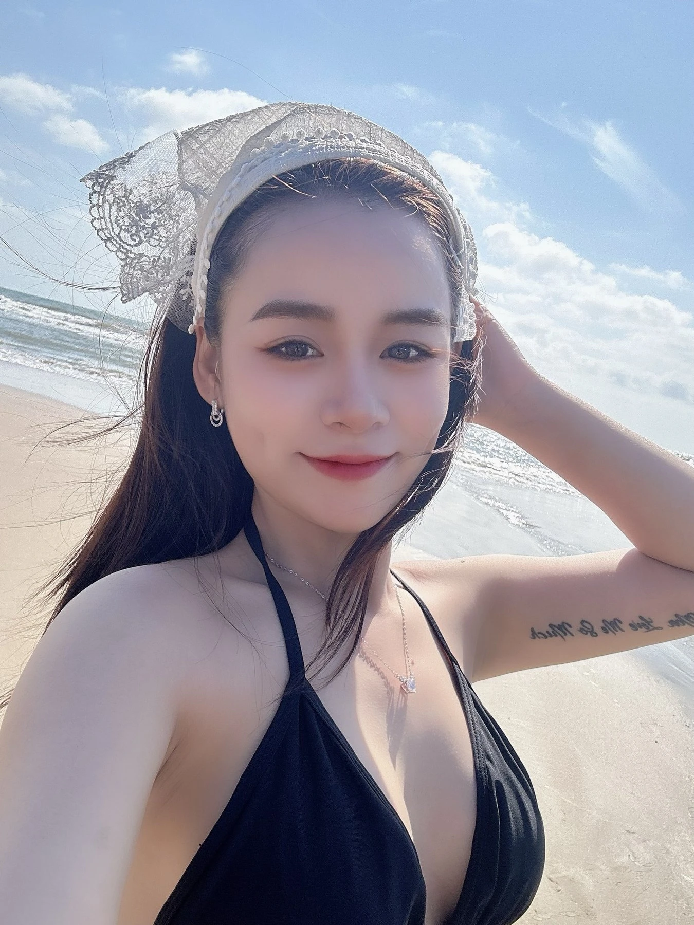 Suri – Vietnamese escort agency in Ho Chi Minh City — 9 / 24