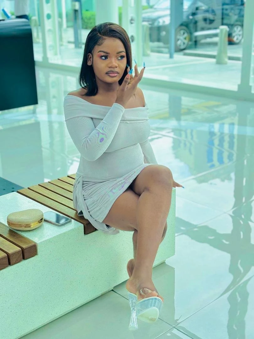 Nina – Ghanaian escort in Abidjan — 6 / 9