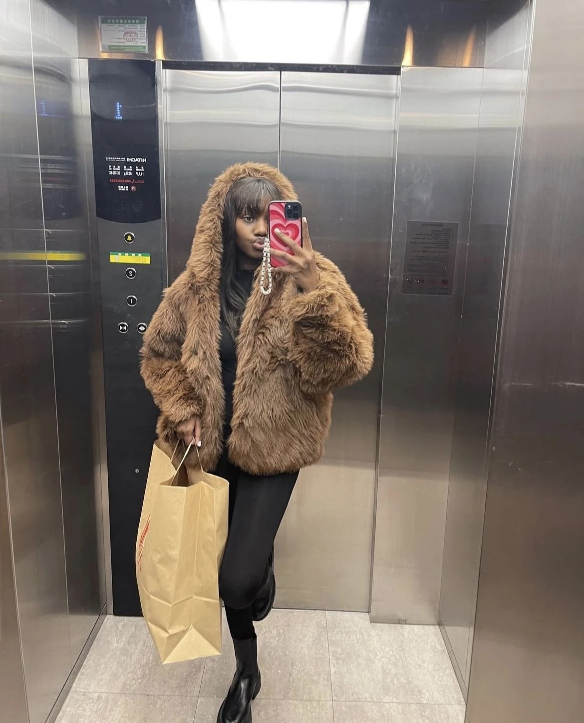Alexa – Ivorian escort in Gurgaon — 4 / 7