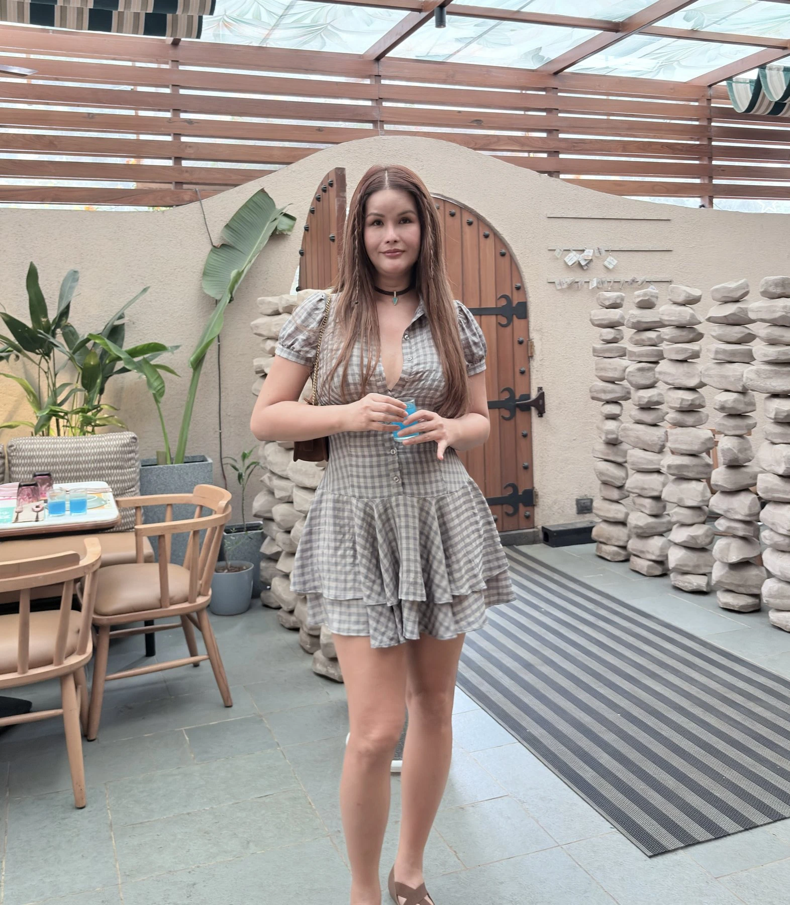 Heiress – Spanish escort in Mumbai — 22 / 24