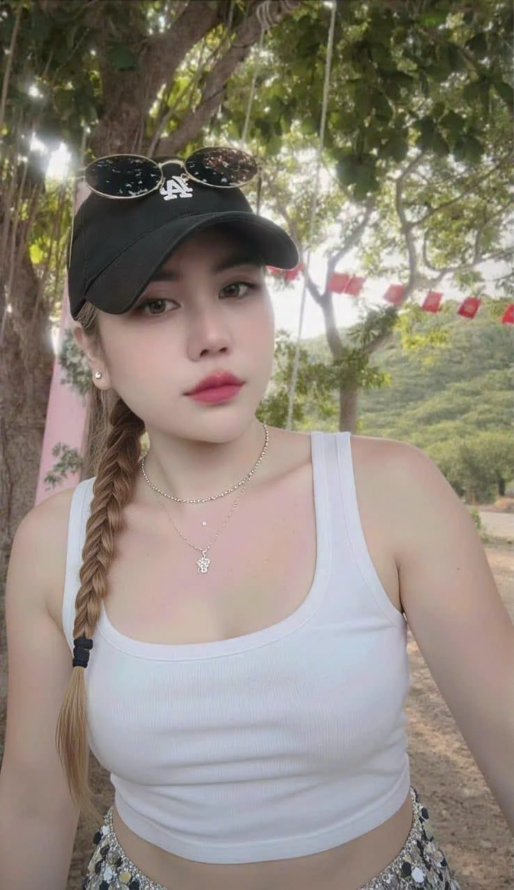 Min – South Korean escort in Hanoi — 7 / 9