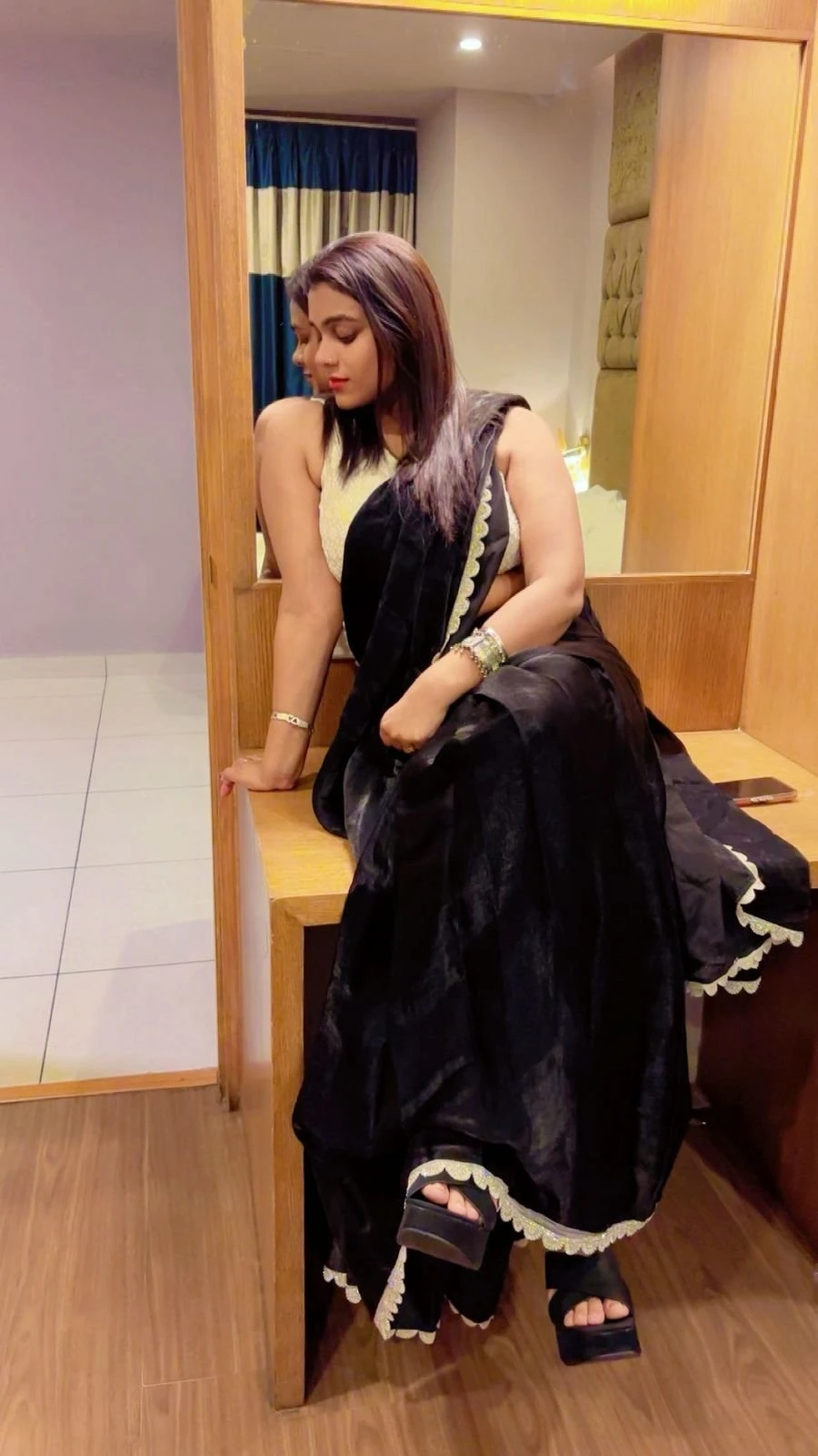 Divya cam show and real meeting – Indian escort in Mumbai — 2 / 3