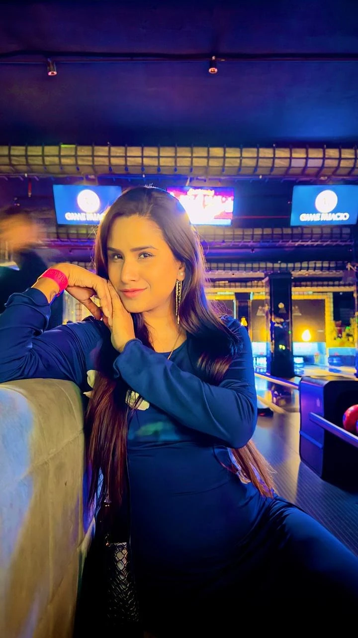 Neha Sharma GFE – Indian escort in Mumbai — 11 / 27