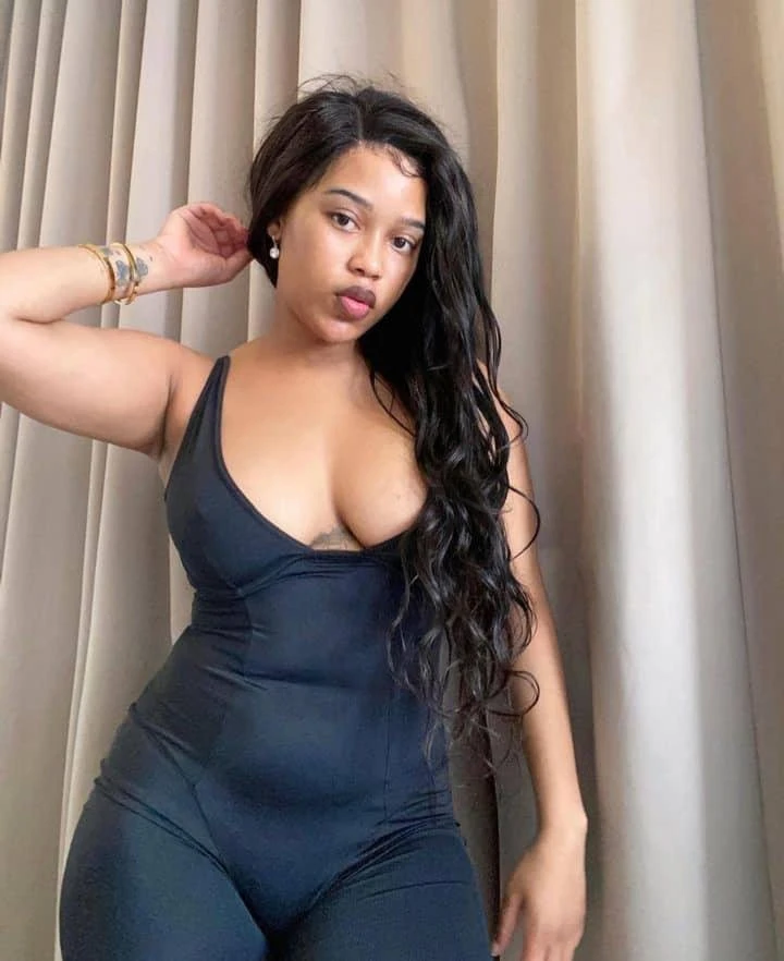 Jenny – South African escort in Dakar — 2 / 4
