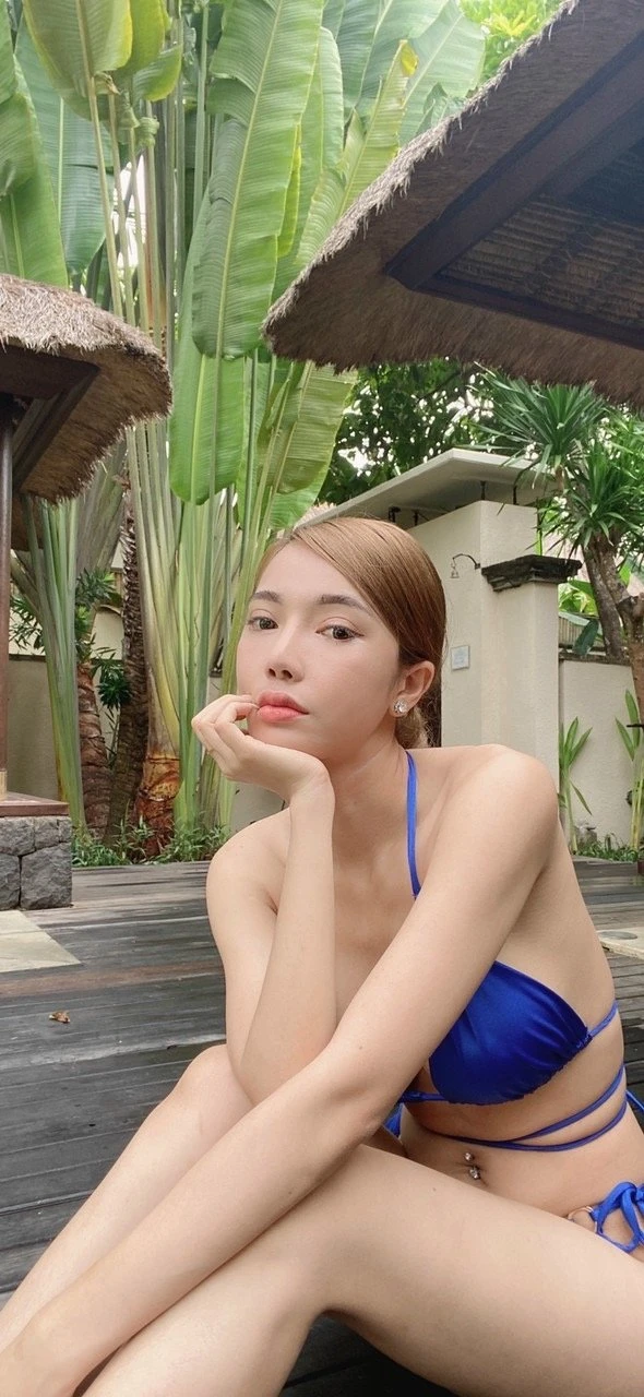 Kelly – Vietnamese escort in Ho Chi Minh City — 2 / 8