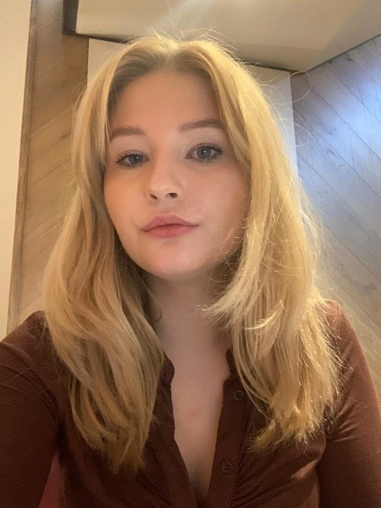 Leila – Czech dominatrix in Hyderabad — 2 / 7