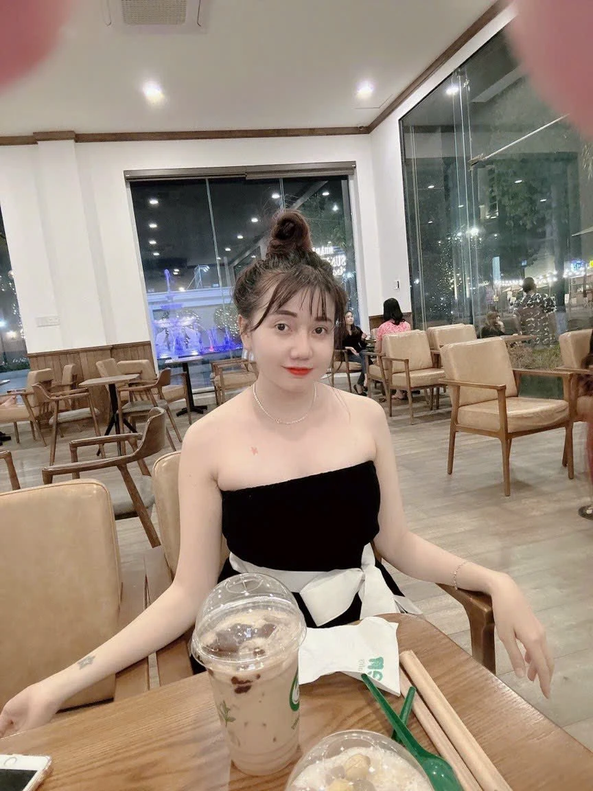 Kelly – Filipino escort in Ho Chi Minh City — 2 / 12