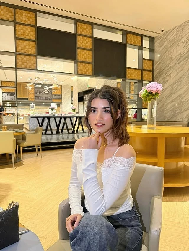 Ananya – Indian escort in Hyderabad — 2 / 5