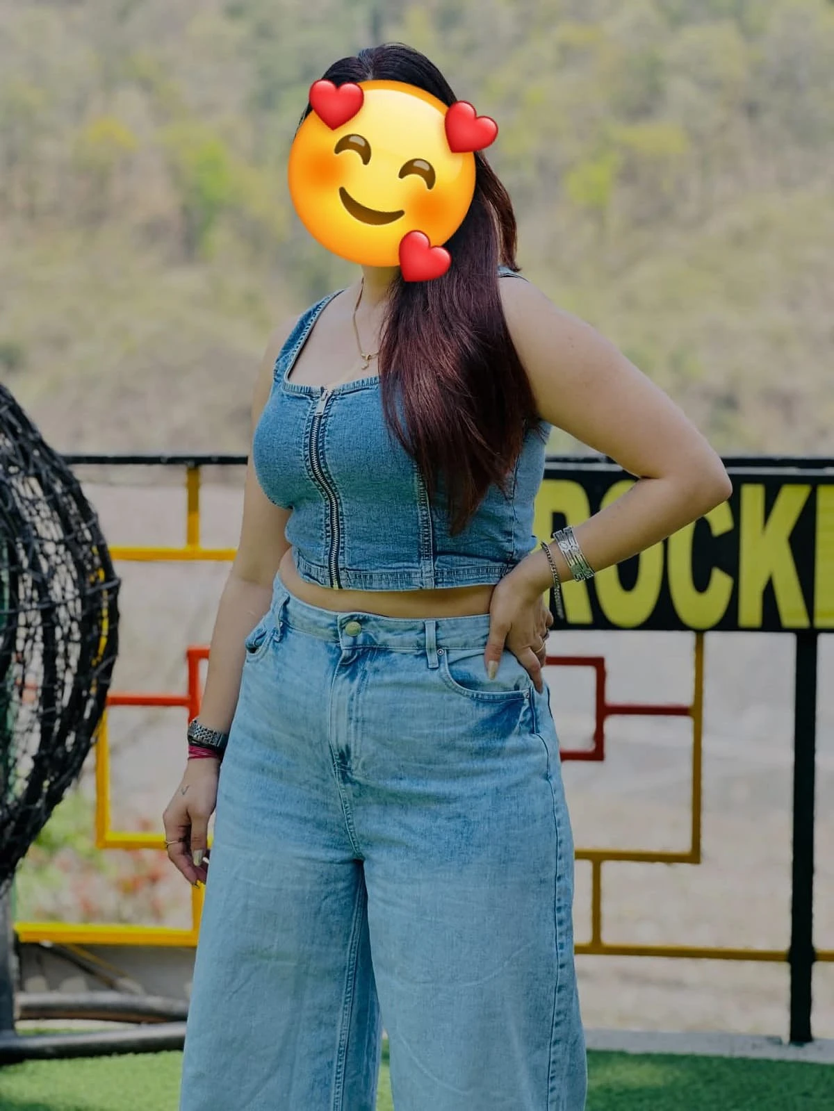 PINKI PUNJABI PATOLA ONLY OUTCALL – Indian escort in New Delhi — 8 / 20