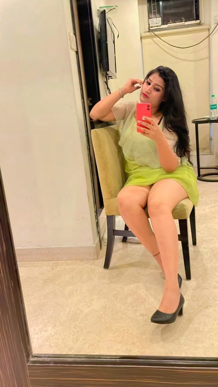 Reshami cam show real meet – Indian escort in Mumbai — 3 / 5