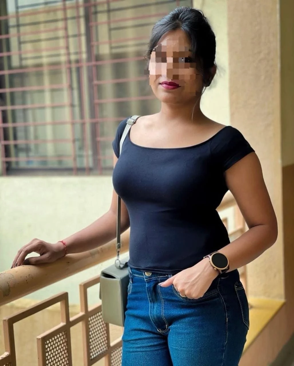 Deshani tharanya – Sri Lankan masseuse in Colombo — 4 / 5