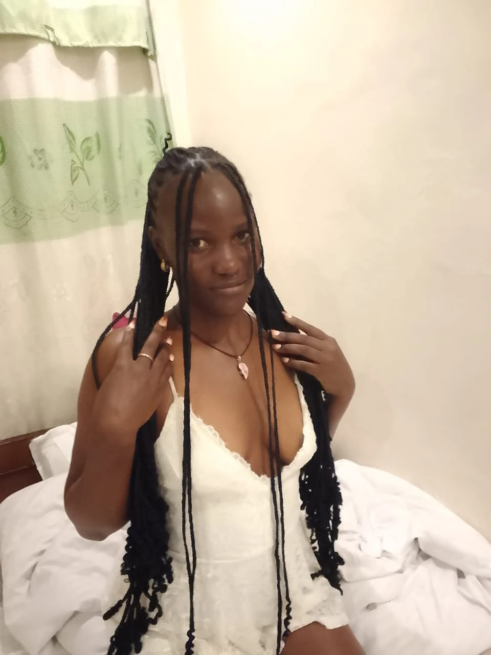 Sandra AVAILABLE FOR A GOOD TIME – Kenyan escort in Kathmandu — 4 / 5