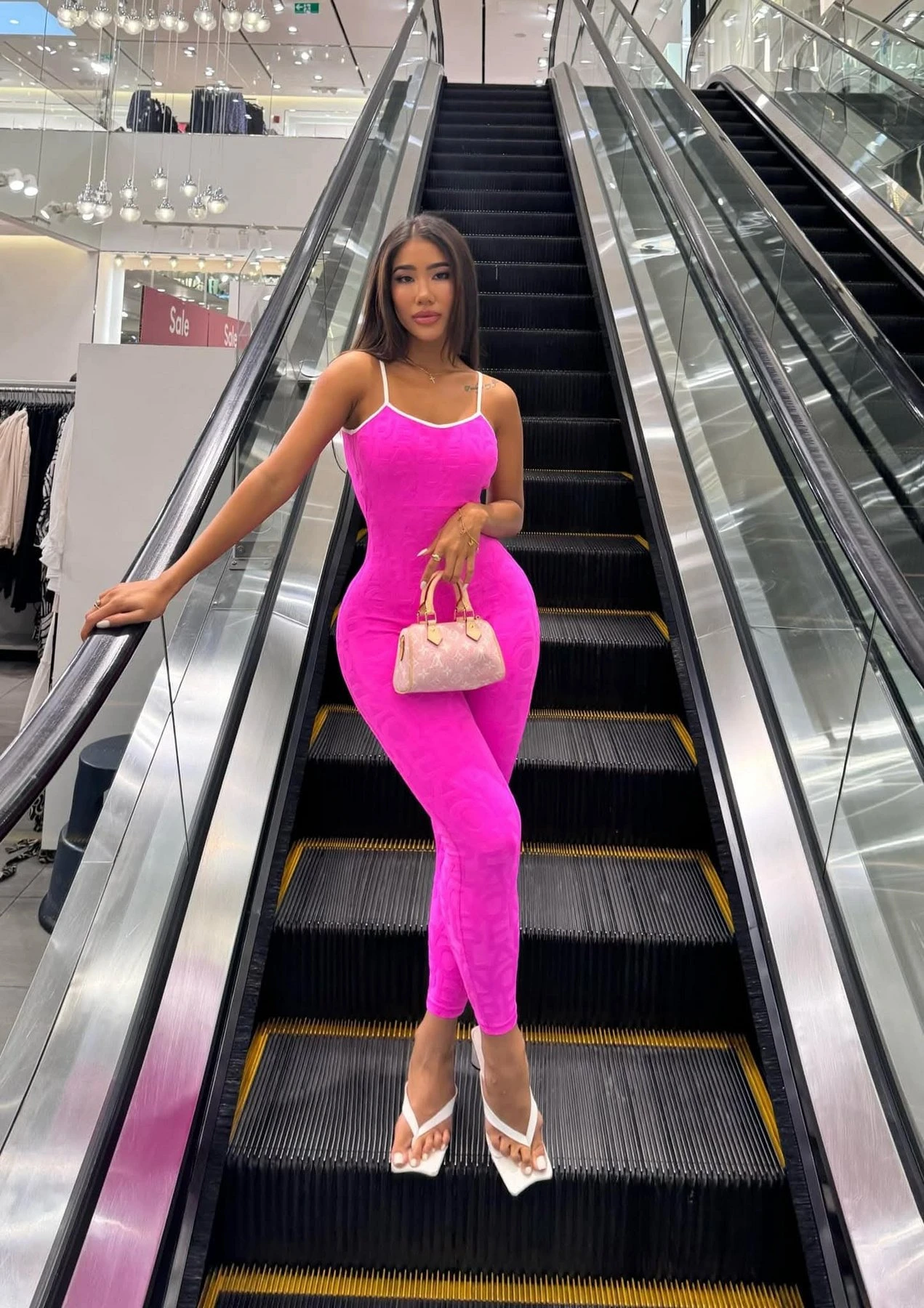 Vy Phạm – Russian escort in Montenegro — 8 / 22
