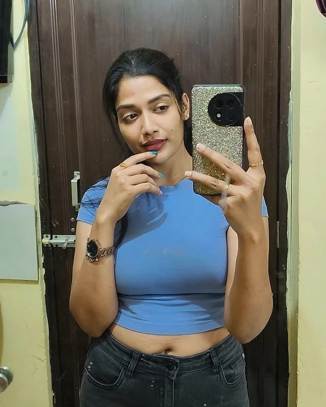 Himanshi – Indian escort in Hyderabad — 3 / 4