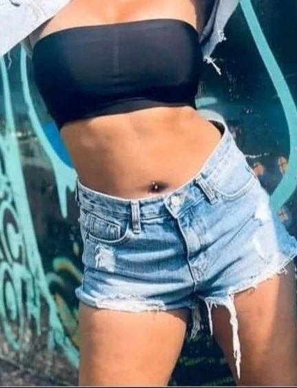 Onali Hot Cam Show – Sri Lankan escort in Colombo — 2 / 5