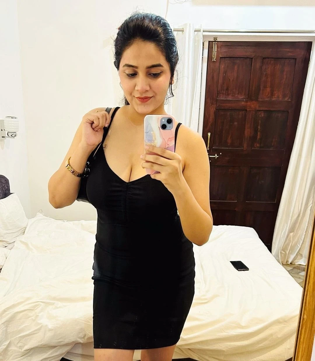 Ritika Patil – Indian escort in Thane — 2 / 5