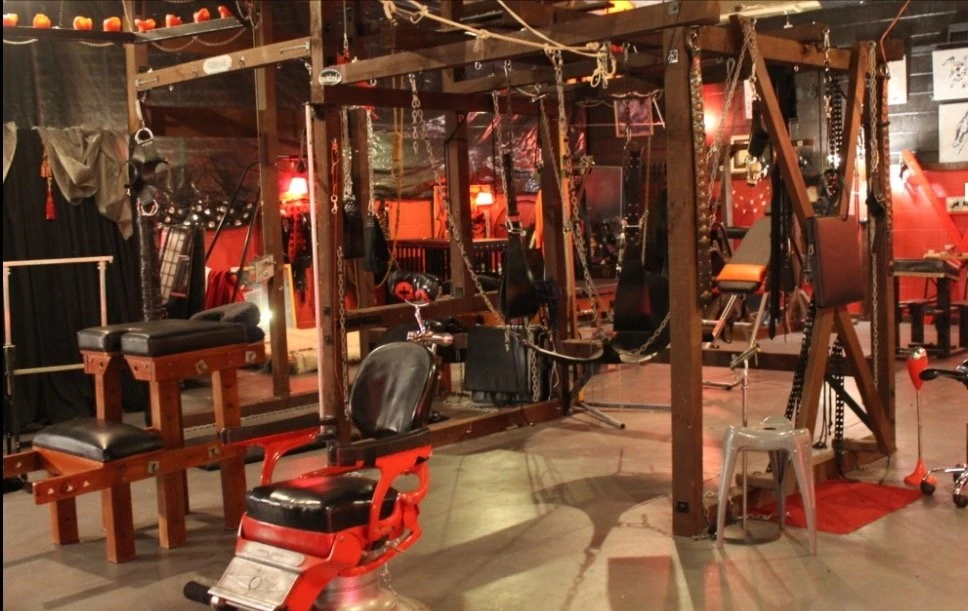 Mistress Dior – New Zealander dominatrix in Auckland — 6 / 10