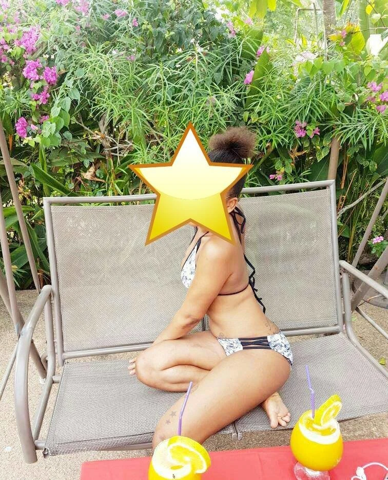 Angela – Ivorian escort in Abidjan — 3 / 4
