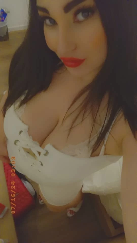 Angela – Lebanese escort in Beirut — 5 / 6