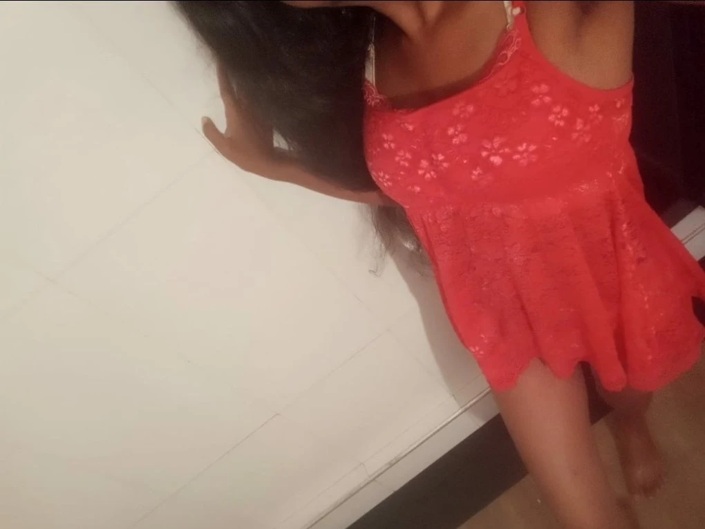 Chalani Petite – Sri Lankan escort in Colombo — 2 / 5
