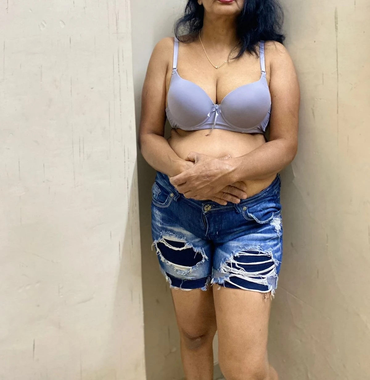 Old Sex Bomb 69 – Indian escort in Mumbai — 4 / 11