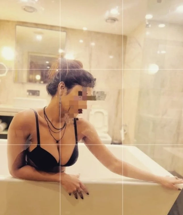 RADHIKA Real Meet & Cam Show – Indian escort in Mumbai — 3 / 4