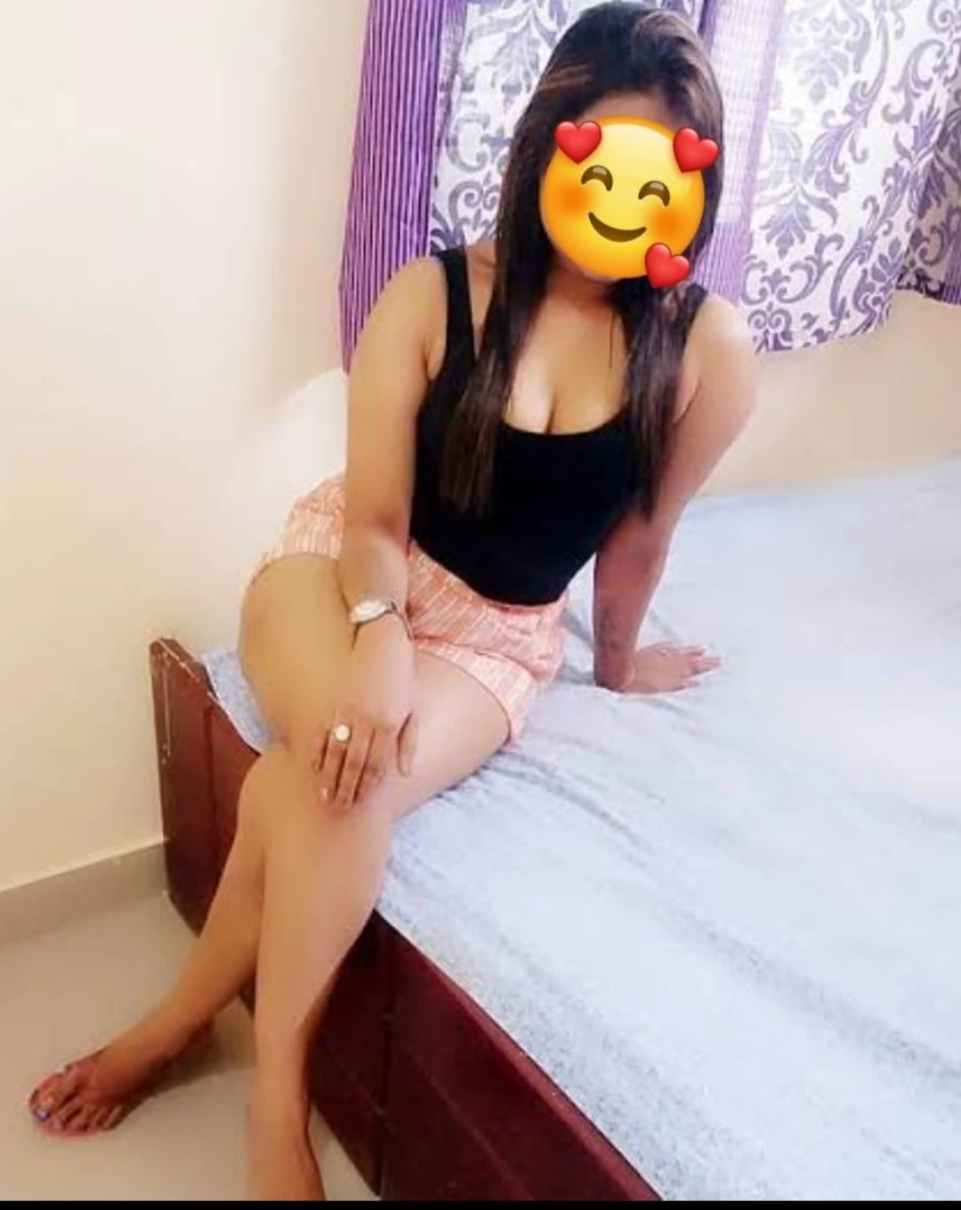I Am Kavita (real meat and cam session) – Indian escort in New Delhi — 2 / 4