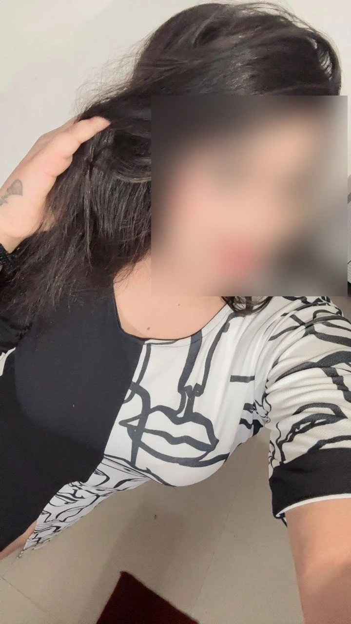 Himanshi – Indian escort in New Delhi — 2 / 5