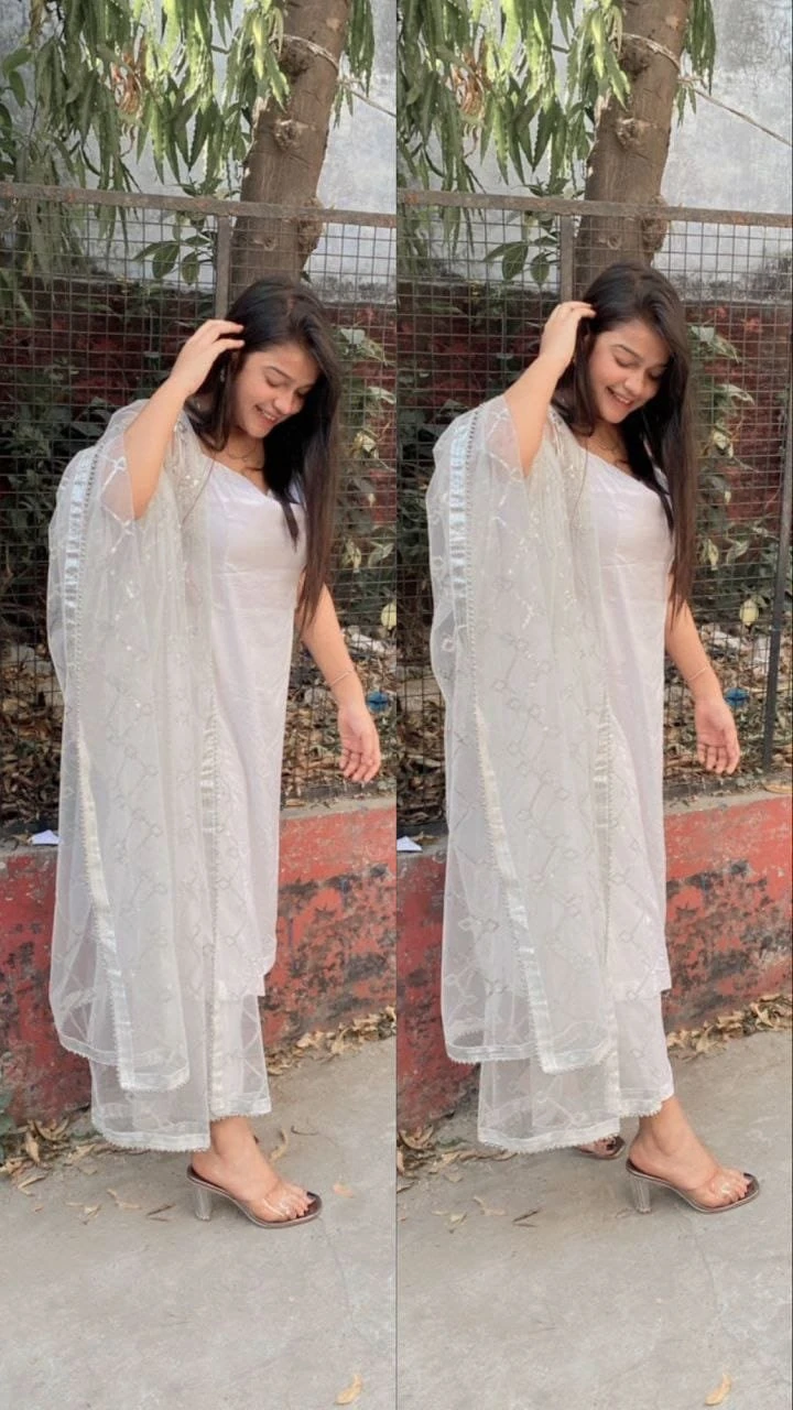 Rashi Sharma – Indian escort in Pune — 3 / 5