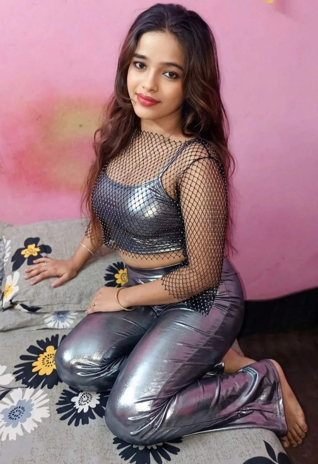 Priya Real Meet Full Service – Indian escort in Pune — 1 / 5