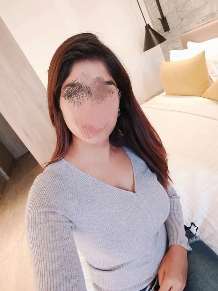 Julie – Indian escort in Mumbai — 2 / 3