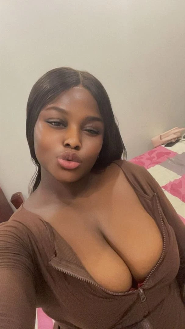 Juicy Coochie – South African escort in Ho Chi Minh City — 4 / 7