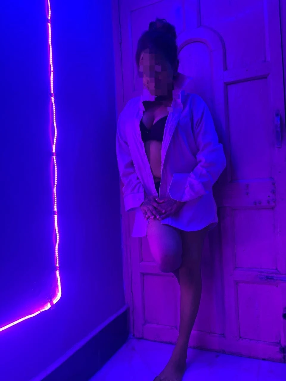 Kolkata Cam Session & Real Escort Servic – Indian escort in Kolkata — 11 / 17