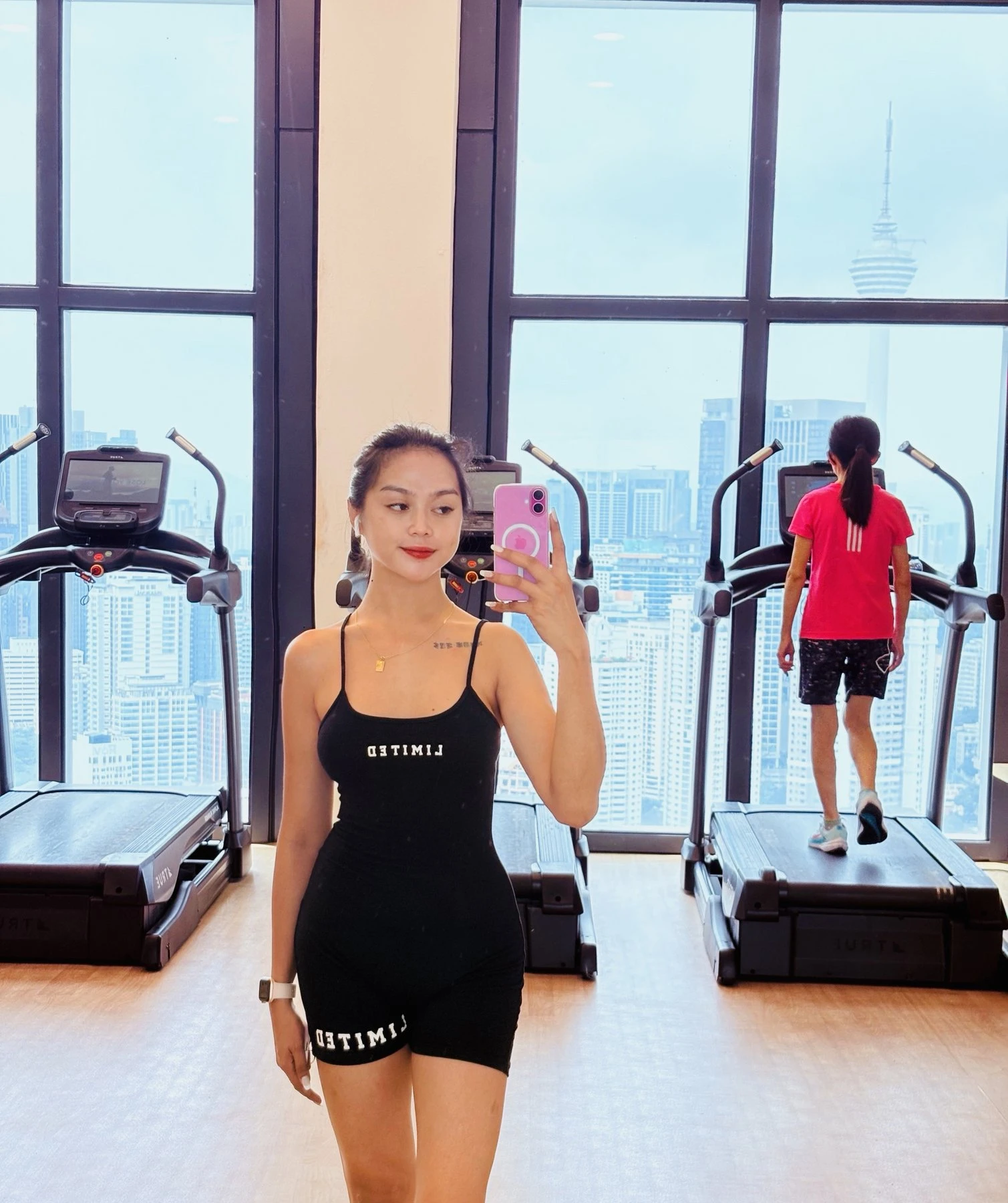 Mich – Filipino escort in Ho Chi Minh City — 14 / 15