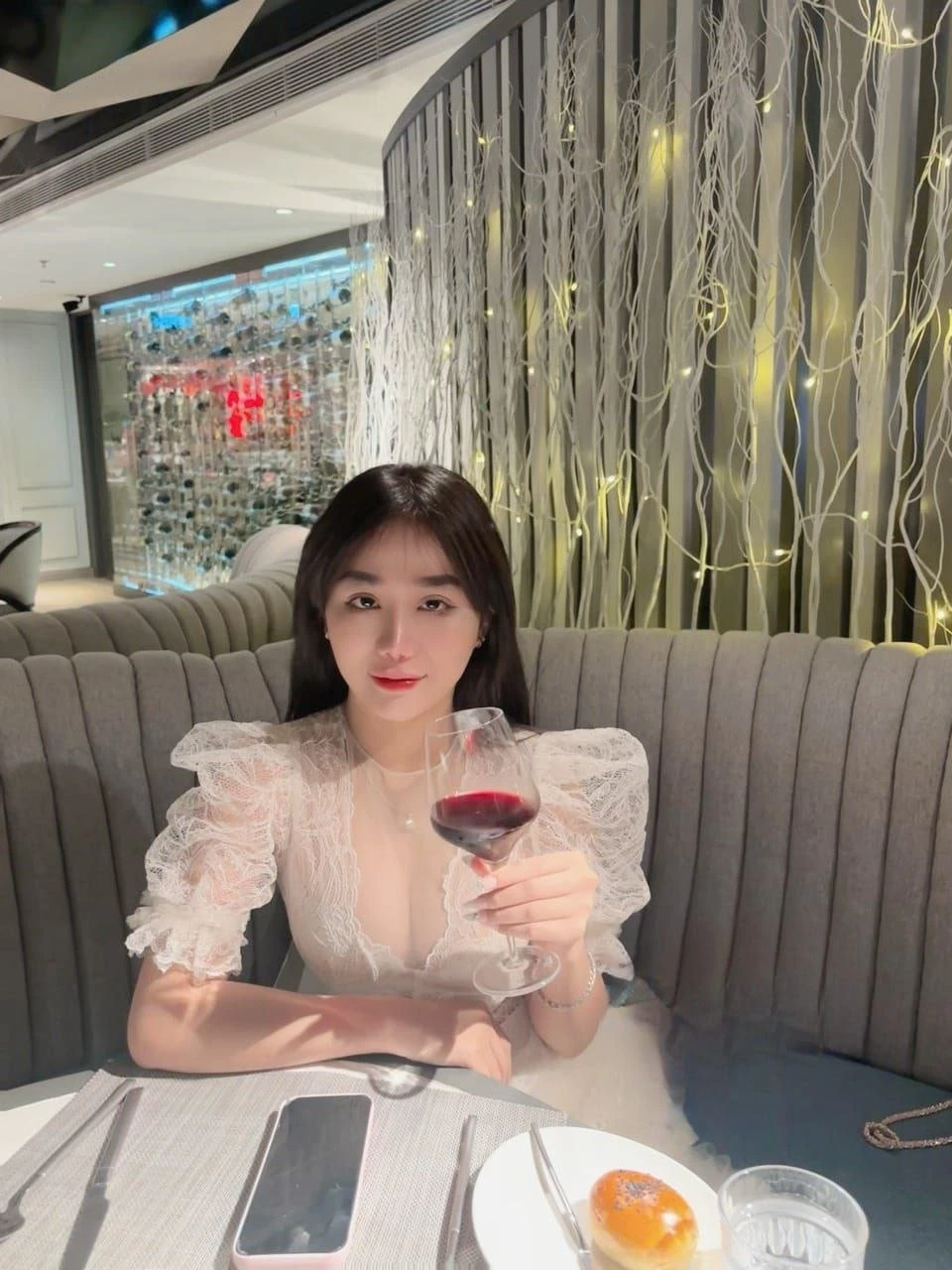 Anna – Vietnamese escort in Ho Chi Minh City — 2 / 13