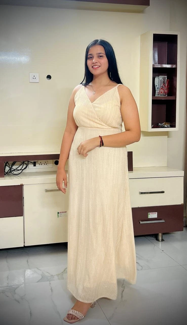 Available – escort in Mumbai — 2 / 3
