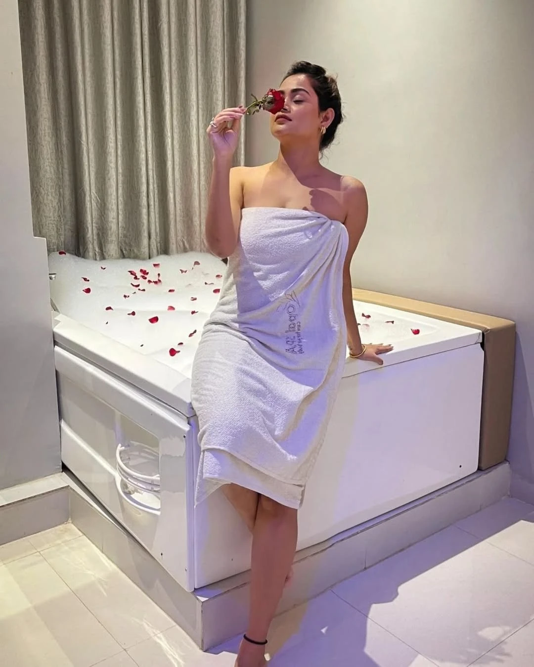 Priya – Indian escort in Kolkata — 3 / 4