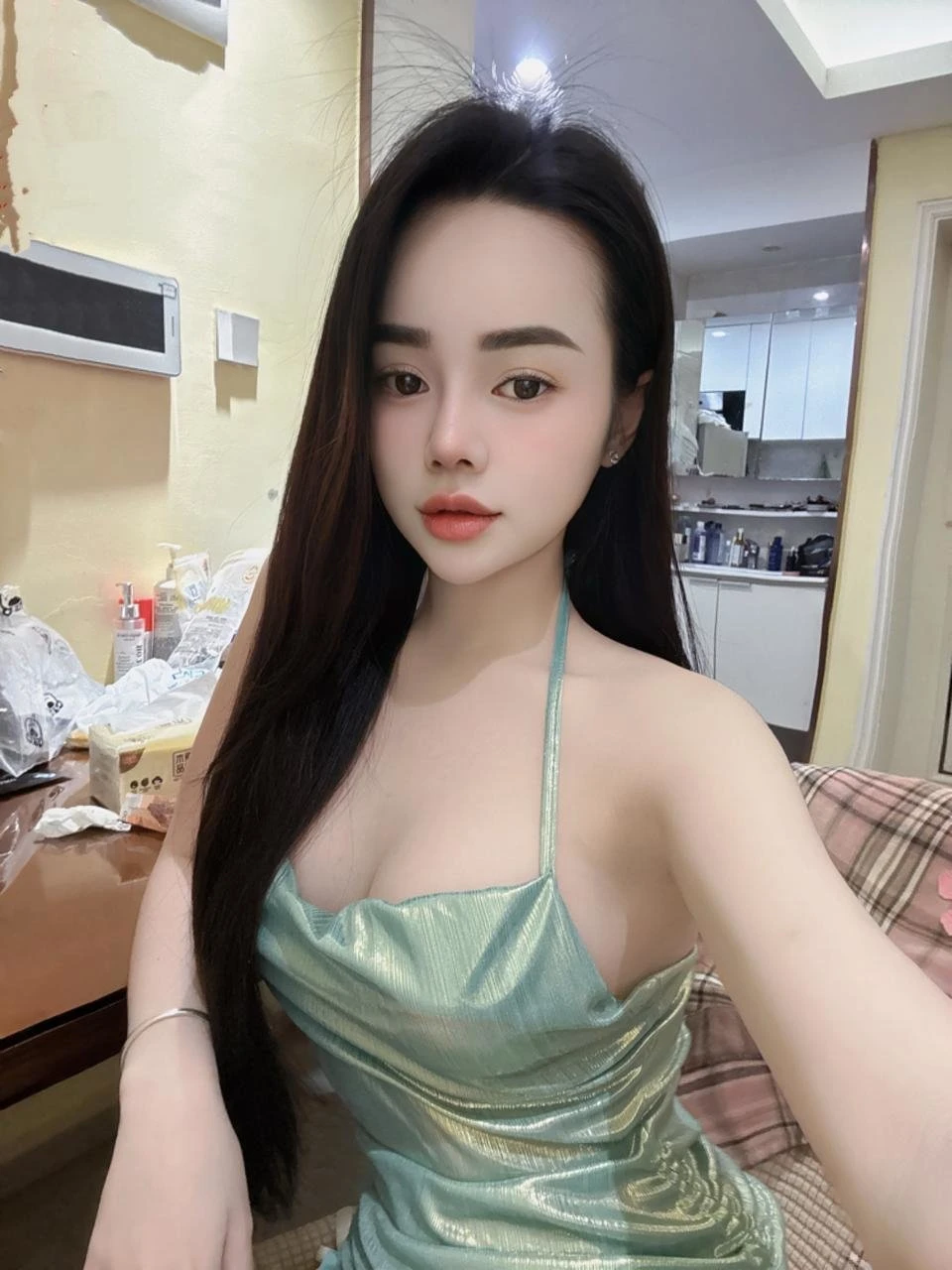 em bé – Vietnamese escort in Ho Chi Minh City — 13 / 19