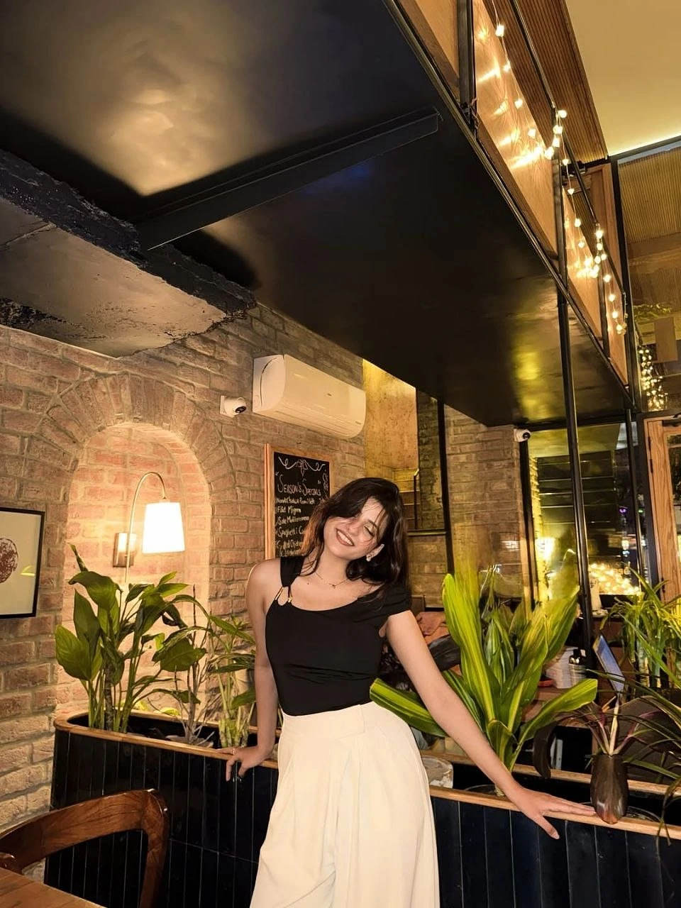 Rashmika – Indian escort in Kolkata — 3 / 4